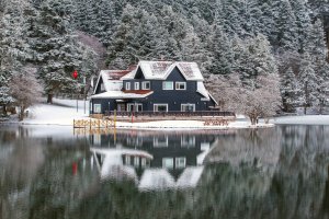 LakeHouseInAbantLakeWintertimeAbantBolu-Turkey | HotelRestaurant Haber Dergisi