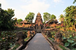 LotusPondAndPuraSaraswatiTempleInUbudBaliIndonesia | HotelRestaurant Haber Dergisi