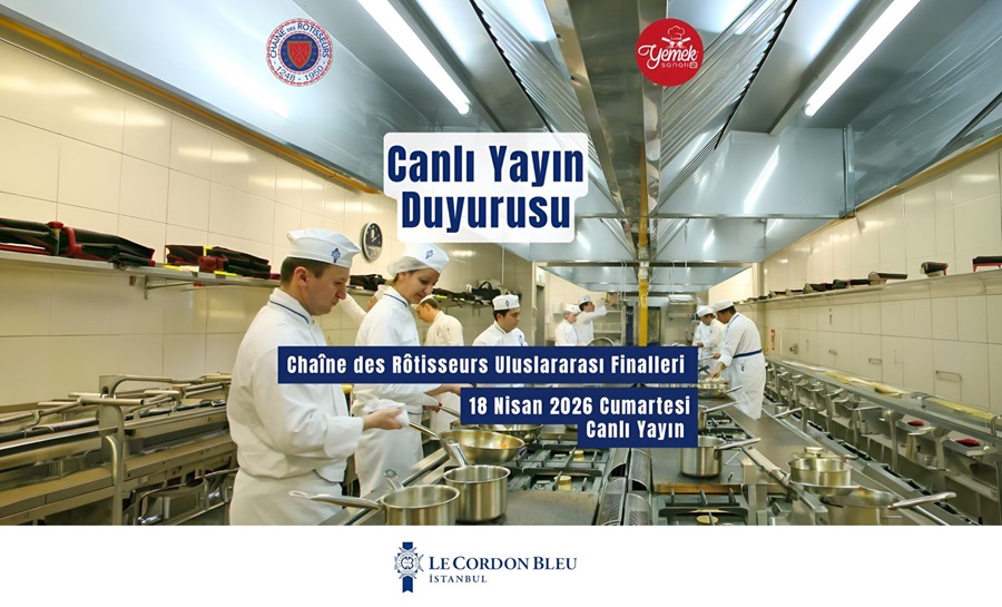 Professional kitchen with chefs in white uniforms preparing pots and pans; overlay announces a live broadcast of the 'Chaîne des Rôtisseurs Uluslararası Finalleri' on 18 Nisan 2026 Cumartesi, with Le Cordon Bleu Istanbul logo at the bottom.
