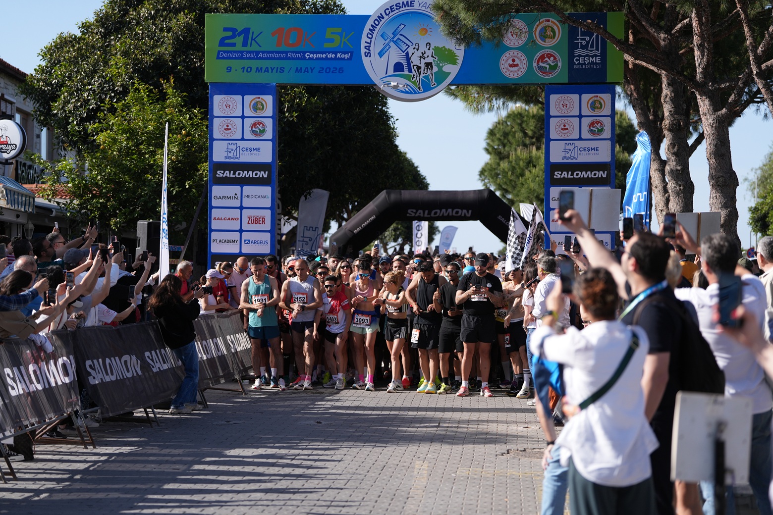 SALOMON ÇEŞME YARI MARATONU’NDA ÖDÜLLER SAHİPLERİNİ BULDU