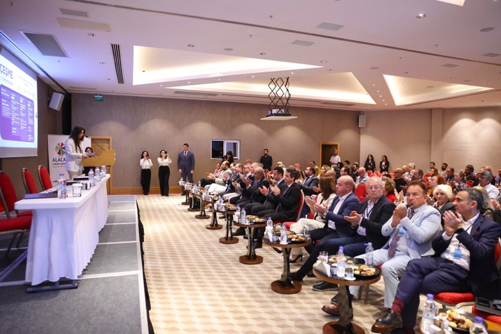 ÇEŞME’DE TURİZMİN GELECEĞİ ORTAK AKILLA KONUŞULDU
