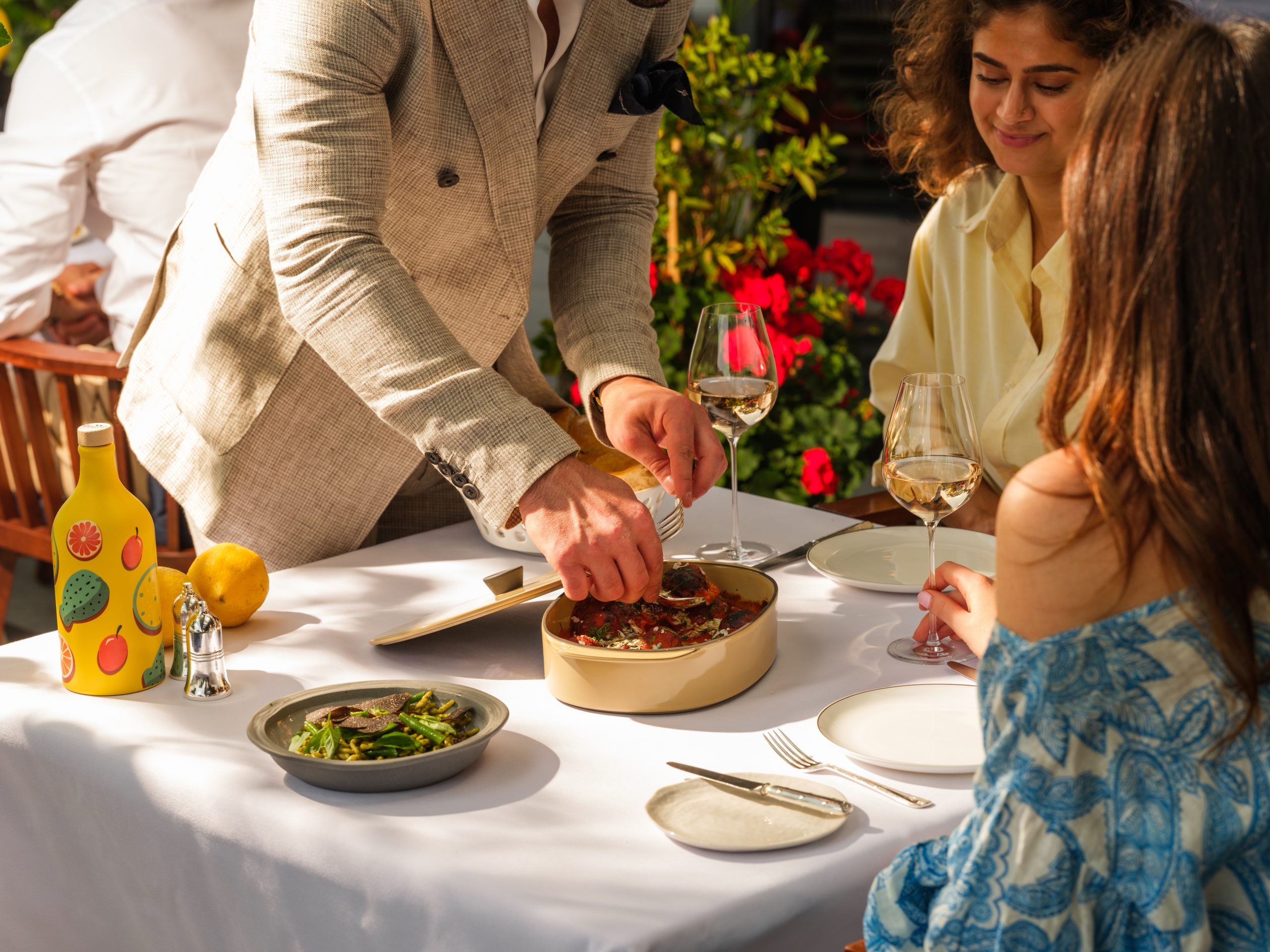 SOLEIL BY CLAUDE, THE PENINSULA LONDON’IN ÇATI TERASINDA YAZIN IŞILTISINI AKDENİZ ESİNTİLİ ZARİF BİR MENÜYLE YENİDEN YAŞATIYOR