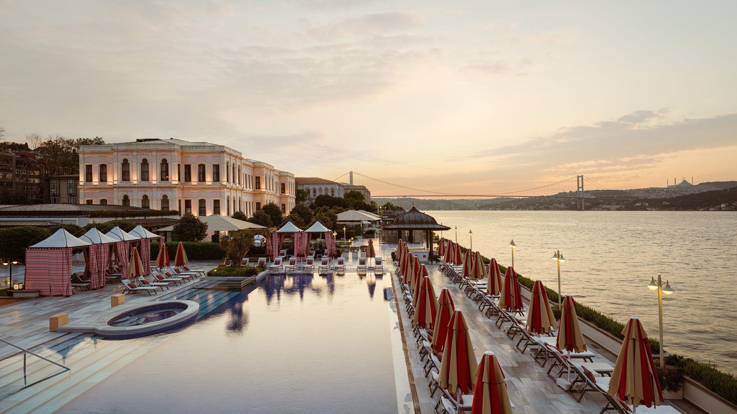 FOUR SEASONS HOTEL BOSPHORUS VE FOUR SEASONS HOTEL SULTANAHMET, CONDÉ NAST TRAVELER’IN “TRIPLE CROWN” KOLEKSİYONUNDA