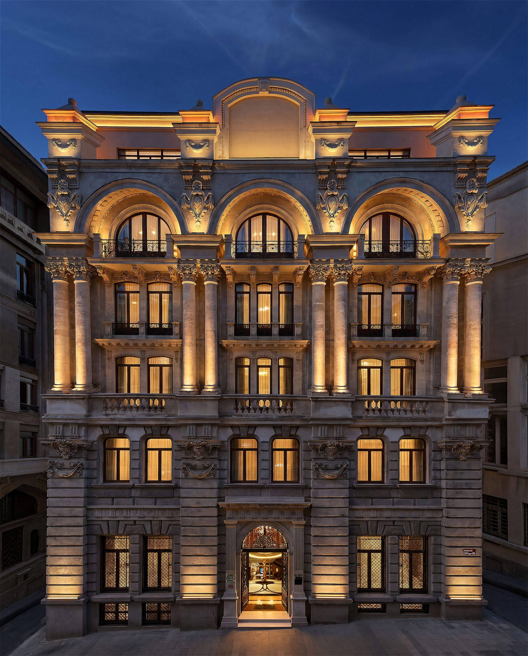 GEÇMİŞİN İHTİŞAMI GÜNÜMÜZLE BULUŞUYOR. LES TEMPS ISTANBUL KARAKOY, CURIO COLLECTION BY HILTON KAPILARINI HAZİRAN 2026’DA AÇIYOR.